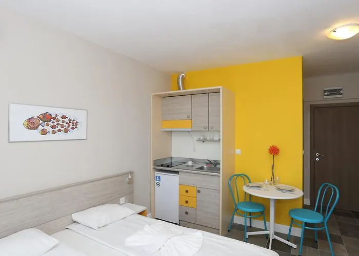 Sunny Complex Aparthotel 3*